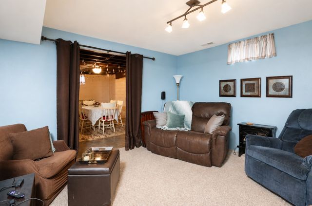 5091 Plumwood Drive, West Des Moines, IA 50265
