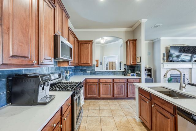 15625 Gatehouse Drive, Fort Worth, TX 76262