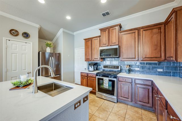 15625 Gatehouse Drive, Fort Worth, TX 76262