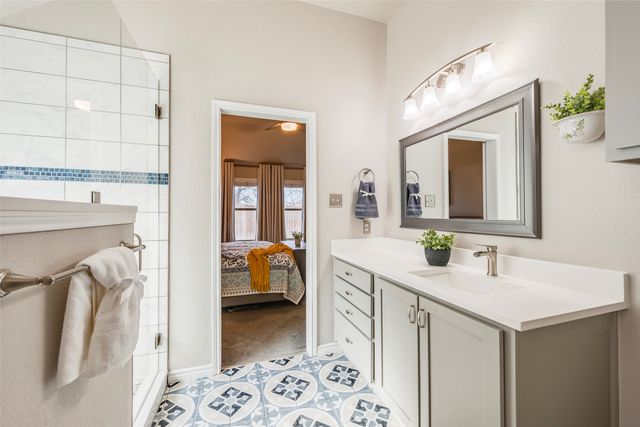 15625 Gatehouse Drive, Fort Worth, TX 76262