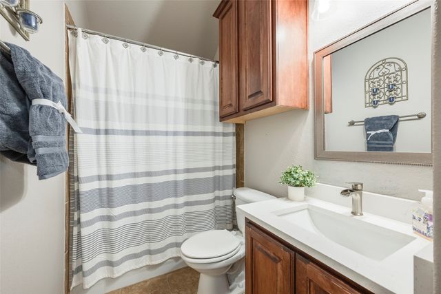 15625 Gatehouse Drive, Fort Worth, TX 76262