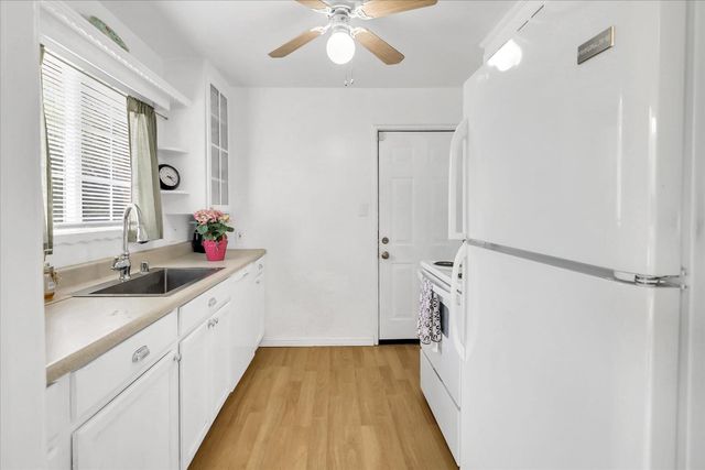 2740 Park Hills Dr, Sacramento, CA 95821