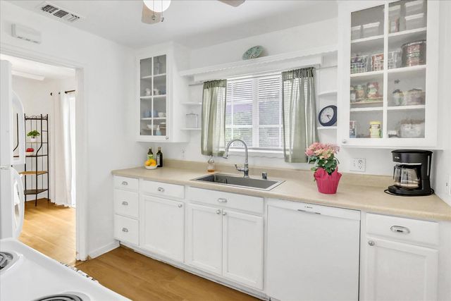 2740 Park Hills Dr, Sacramento, CA 95821