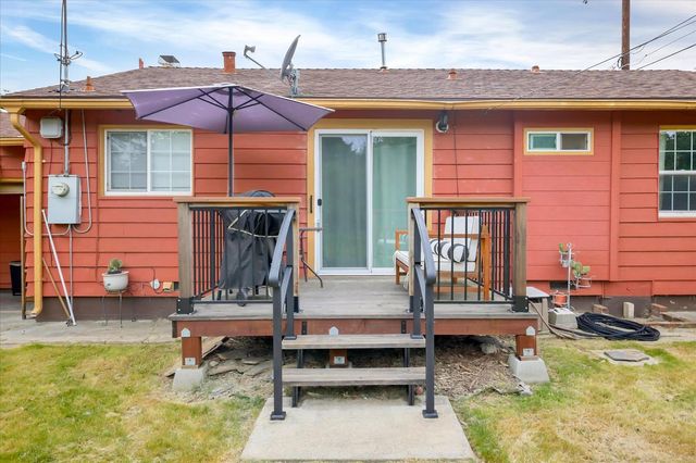 2740 Park Hills Dr, Sacramento, CA 95821