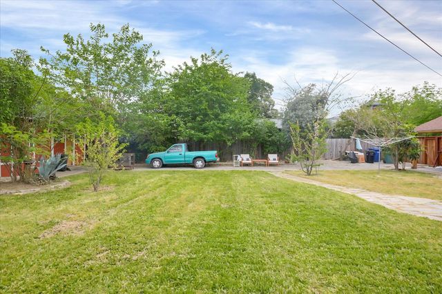 2740 Park Hills Dr, Sacramento, CA 95821