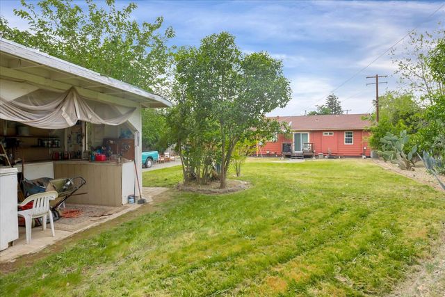 2740 Park Hills Dr, Sacramento, CA 95821