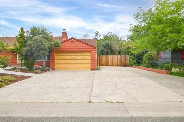 2740 Park Hills Dr, Sacramento, CA 95821