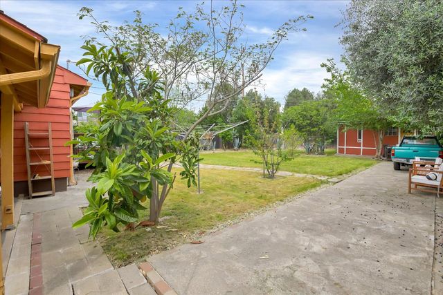 2740 Park Hills Dr, Sacramento, CA 95821