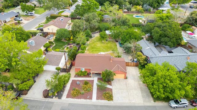 2740 Park Hills Dr, Sacramento, CA 95821