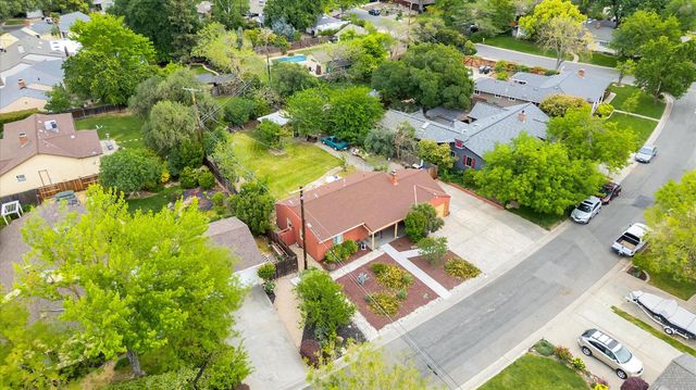 2740 Park Hills Dr, Sacramento, CA 95821