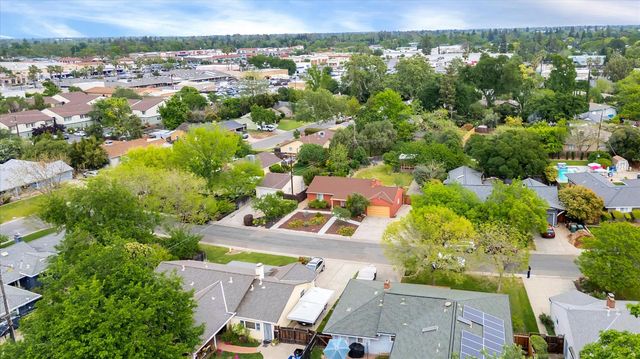 2740 Park Hills Dr, Sacramento, CA 95821
