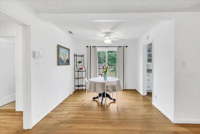 2740 Park Hills Dr, Sacramento, CA 95821