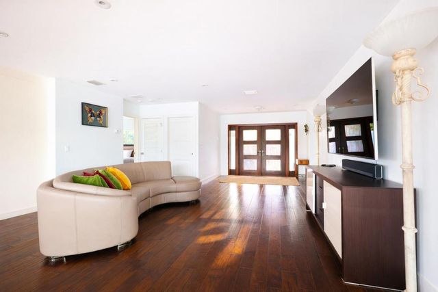 3018 NE 26th Street, Fort Lauderdale, FL 33305