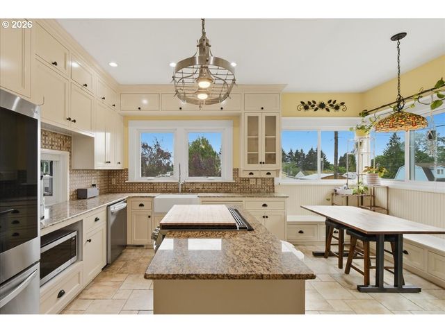 2000 W RESERVE St, Vancouver, WA 98663