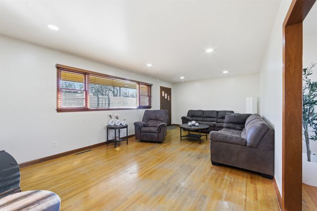 1516 W 33rd St. N., Wichita, KS 67204