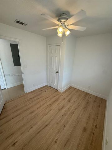 4411 NW 34th St, Lauderdale Lakes, FL 33319