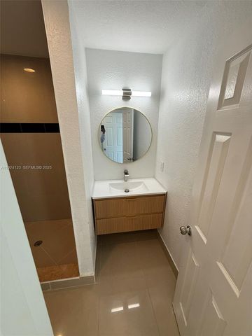 4411 NW 34th St, Lauderdale Lakes, FL 33319