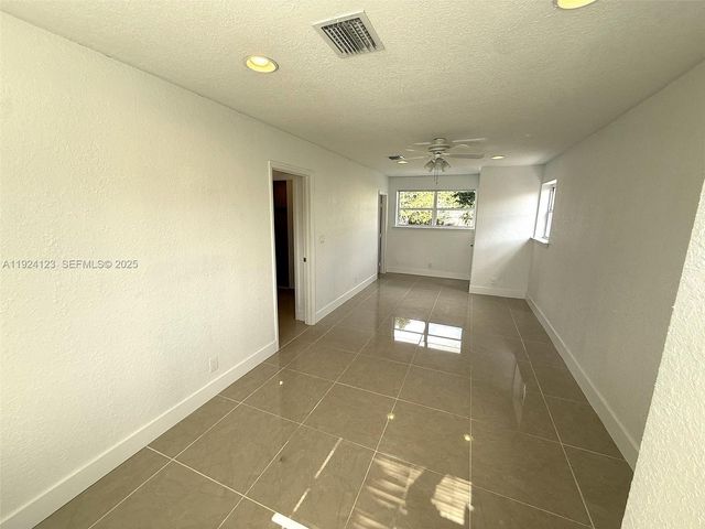 4411 NW 34th St, Lauderdale Lakes, FL 33319