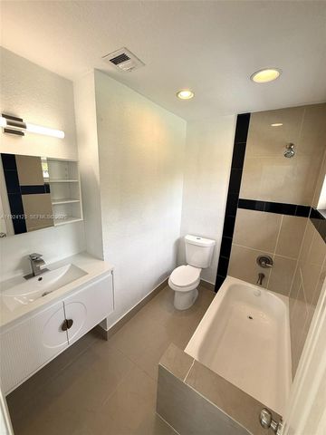 4411 NW 34th St, Lauderdale Lakes, FL 33319