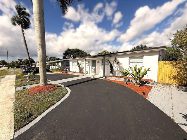 4411 NW 34th St, Lauderdale Lakes, FL 33319