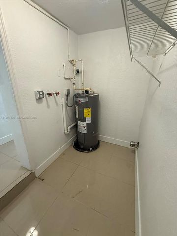 4411 NW 34th St, Lauderdale Lakes, FL 33319