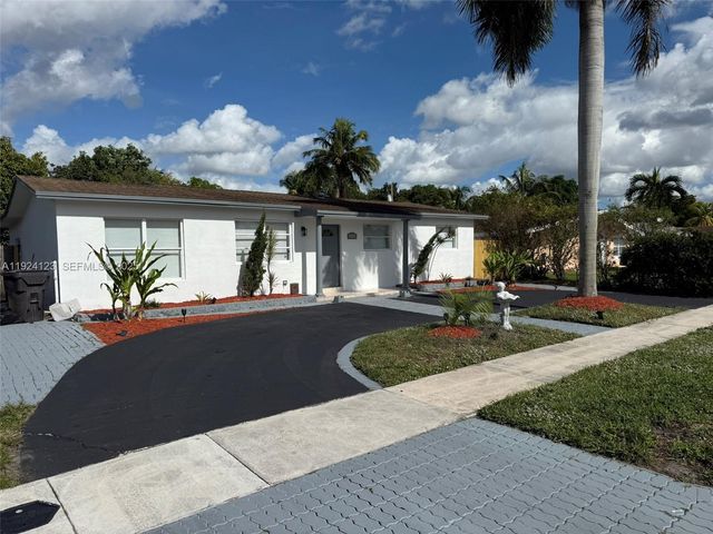 4411 NW 34th St, Lauderdale Lakes, FL 33319