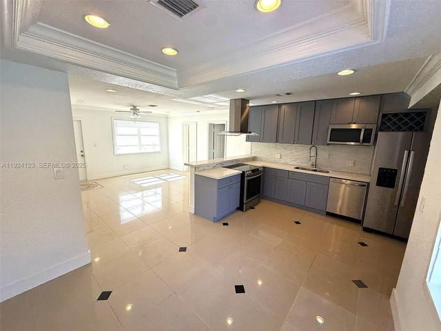 4411 NW 34th St, Lauderdale Lakes, FL 33319