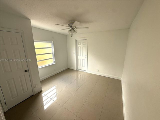4411 NW 34th St, Lauderdale Lakes, FL 33319