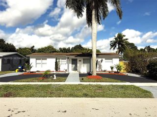 4411 NW 34th St, Lauderdale Lakes, FL 33319