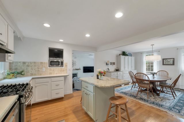 15 Spencer Drive, Nashua, NH 03062