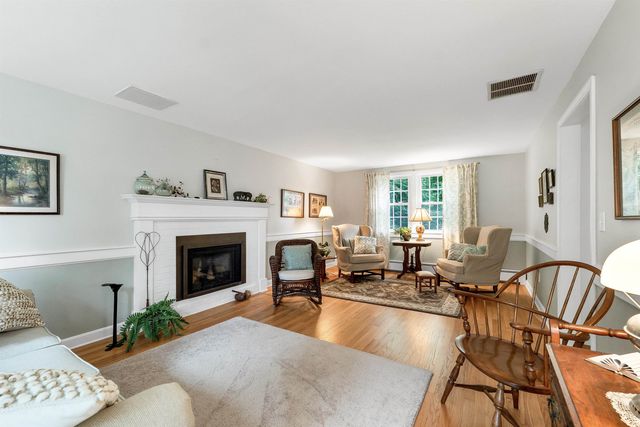 15 Spencer Drive, Nashua, NH 03062