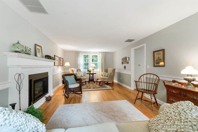 15 Spencer Drive, Nashua, NH 03062