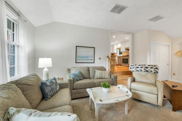 15 Spencer Drive, Nashua, NH 03062