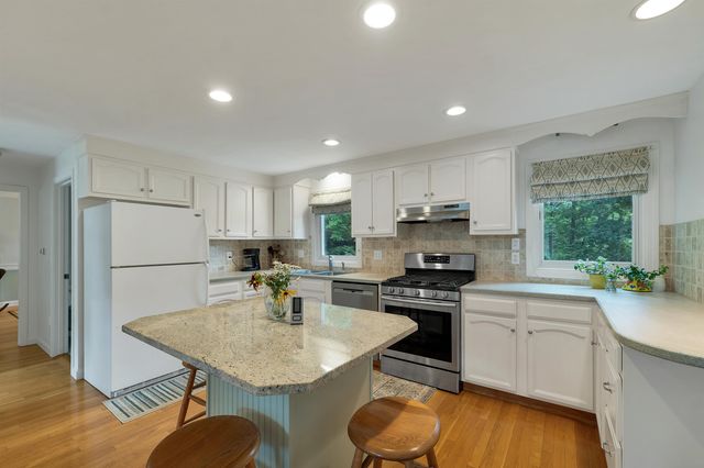 15 Spencer Drive, Nashua, NH 03062