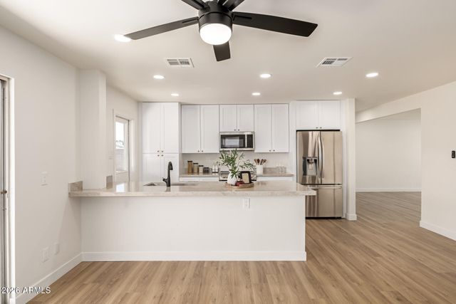 3 E ERIE Drive, Tempe, AZ 85282