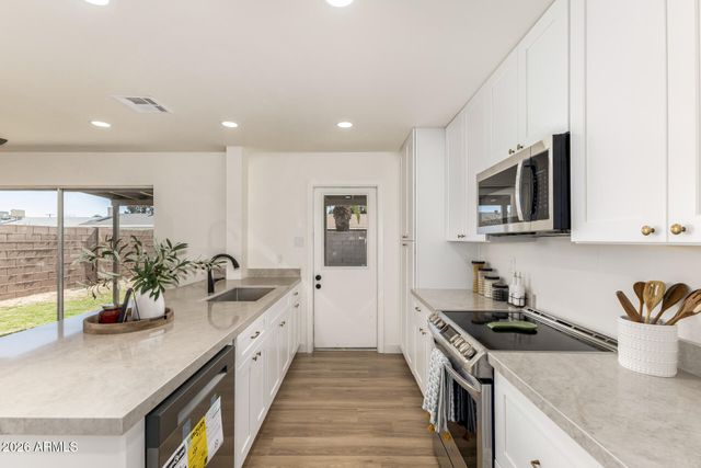 3 E ERIE Drive, Tempe, AZ 85282