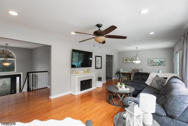 13 Forest Ln, Green Brook Twp., NJ 08812