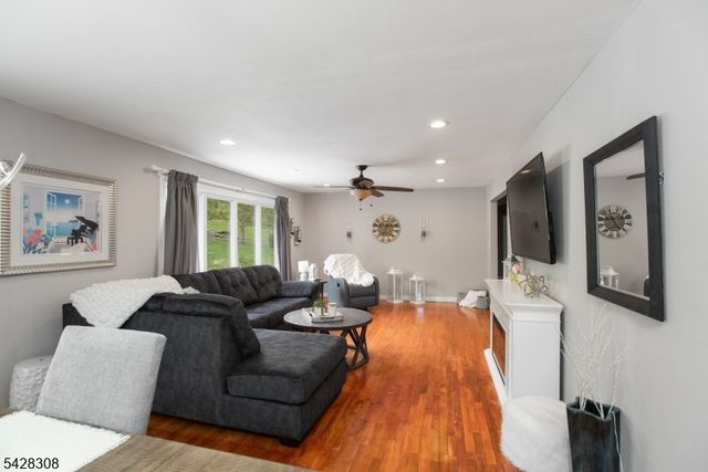 13 Forest Ln, Green Brook Twp., NJ 08812
