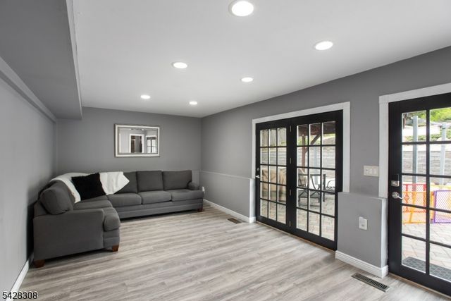 13 Forest Ln, Green Brook Twp., NJ 08812