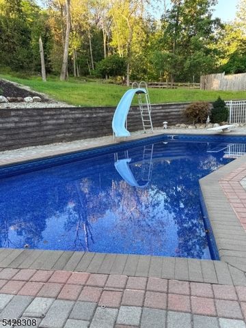 13 Forest Ln, Green Brook Twp., NJ 08812