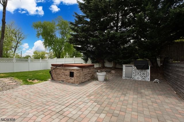 13 Forest Ln, Green Brook Twp., NJ 08812