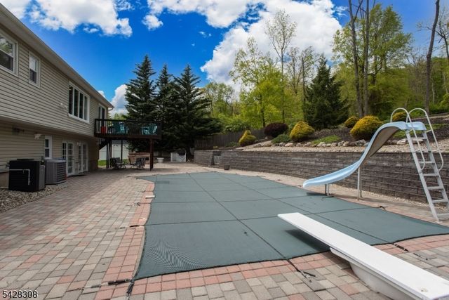 13 Forest Ln, Green Brook Twp., NJ 08812