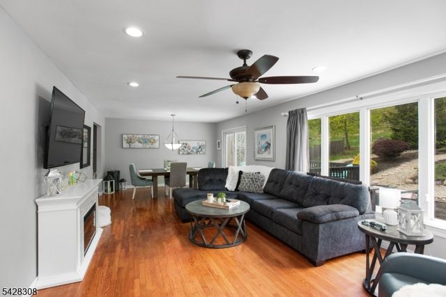 13 Forest Ln, Green Brook Twp., NJ 08812