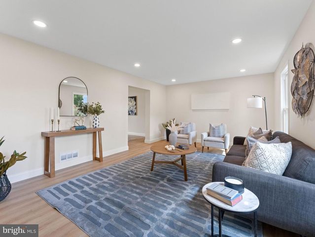 104 MCKINLEY AVE, Blackwood, NJ 08012