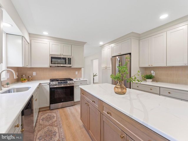 104 MCKINLEY AVE, Blackwood, NJ 08012
