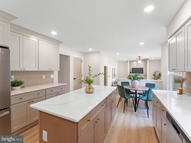 104 MCKINLEY AVE, Blackwood, NJ 08012