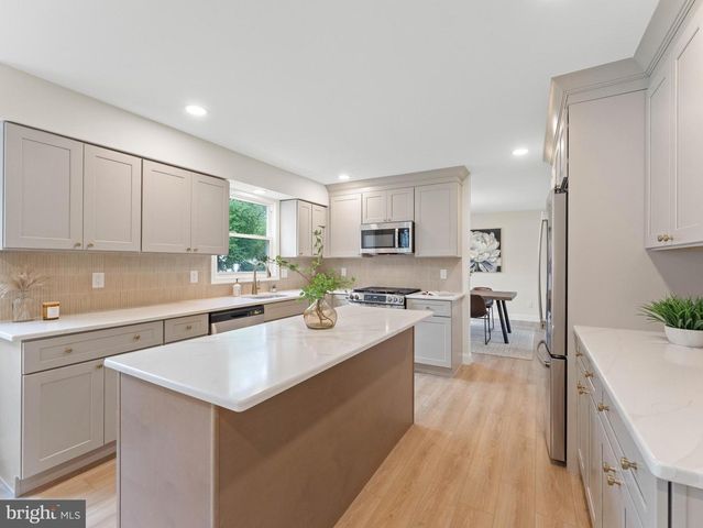 104 MCKINLEY AVE, Blackwood, NJ 08012