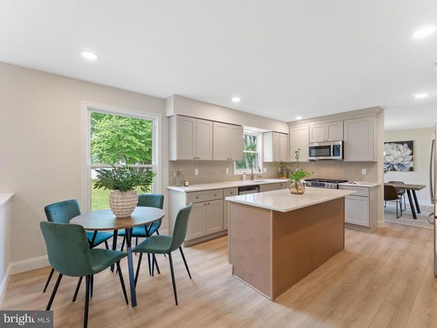 104 MCKINLEY AVE, Blackwood, NJ 08012