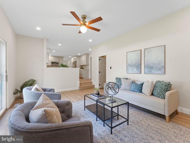 104 MCKINLEY AVE, Blackwood, NJ 08012