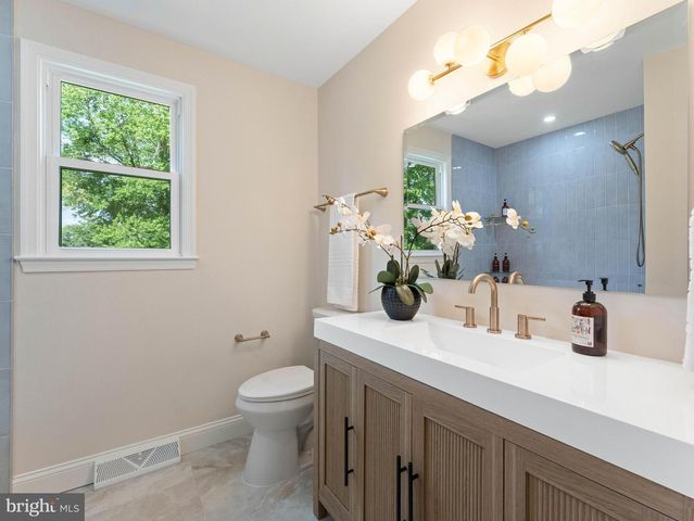 104 MCKINLEY AVE, Blackwood, NJ 08012